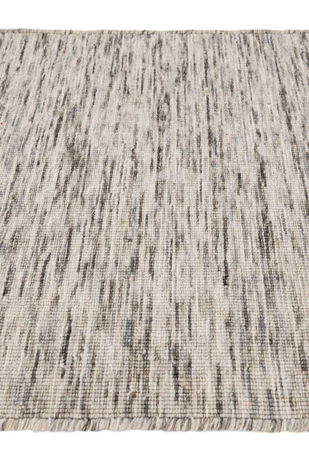 Detail image of 2' 1 x 3' 2 Hand Woven Jill Zarin English Manor Wool Rug