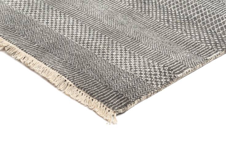 Detail image of 8' x 10' 1 Kamla Wool Rug