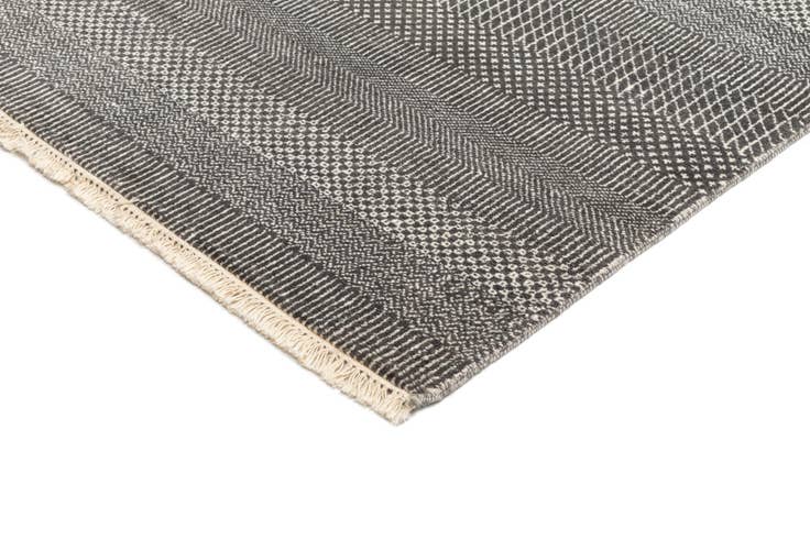 Detail image of 8' x 9' 11 Kamla Wool Rug