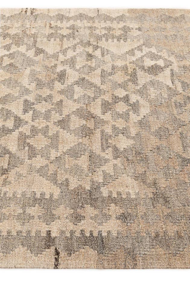 Detail image of 3' 4 x 5' Hand Woven Kilim Maymana Wool Rug