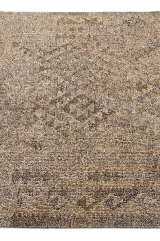 Detail image of 4' x 5' 10 Hand Woven Kilim Maymana Wool Rug