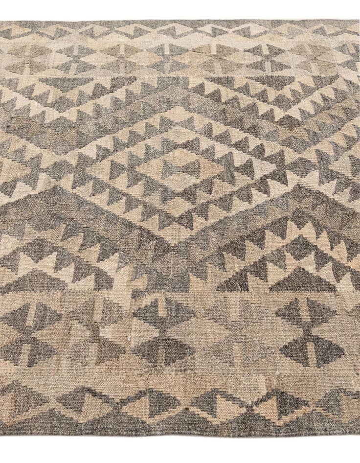 Detail image of 4' x 6' 1  Hand Woven Kilim Maymana Wool Rug