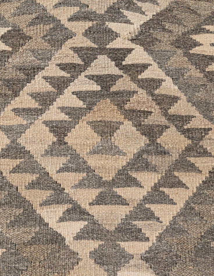 Detail image of 4' x 6' 1  Hand Woven Kilim Maymana Wool Rug
