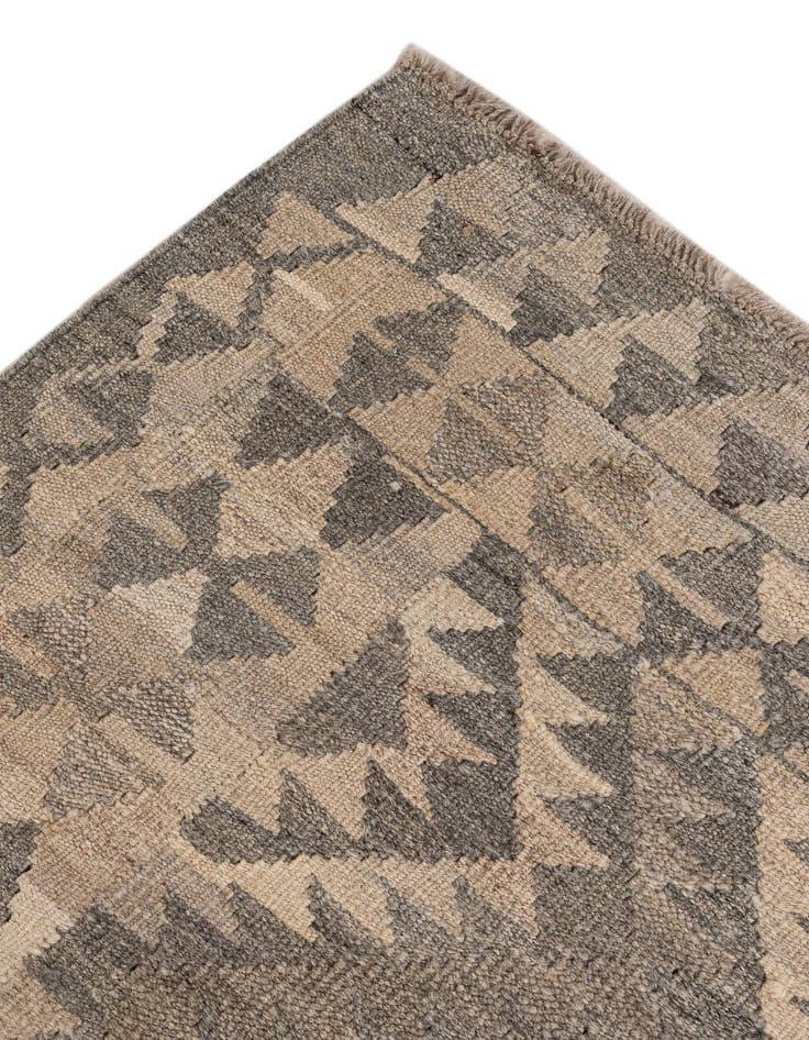 Detail image of 4' x 6' 1  Hand Woven Kilim Maymana Wool Rug