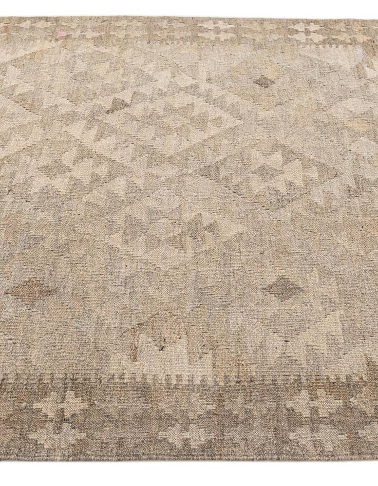 Detail image of 4' x 6'  Hand Woven Kilim Maymana Wool Rug