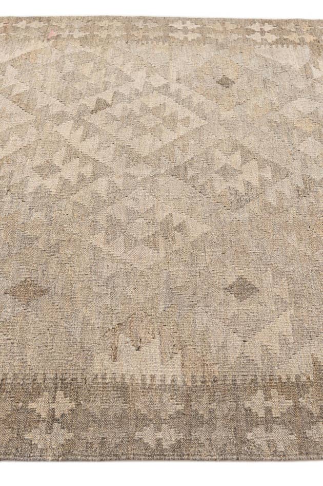 Detail image of 4' x 6' Hand Woven Kilim Maymana Wool Rug