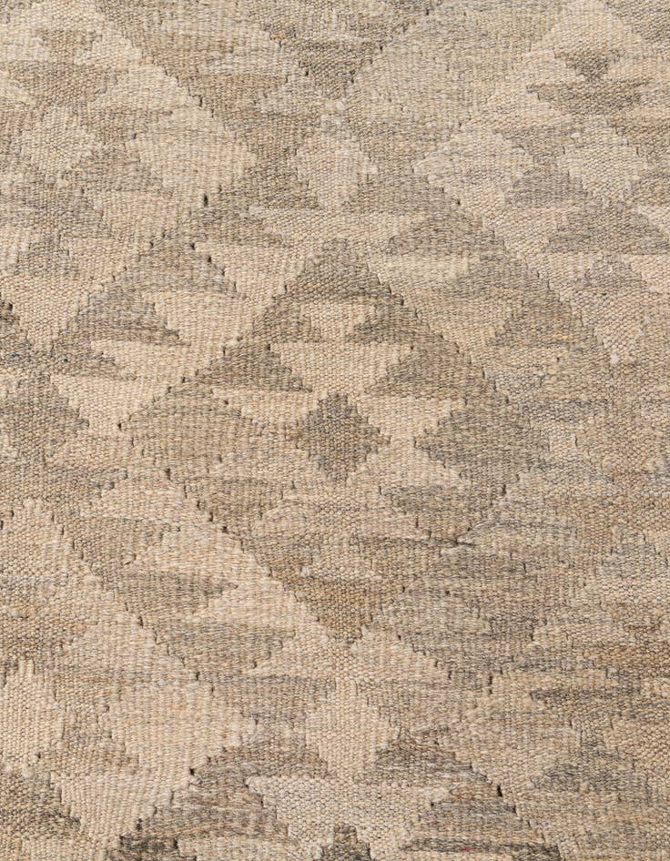 Detail image of 4' x 6'  Hand Woven Kilim Maymana Wool Rug