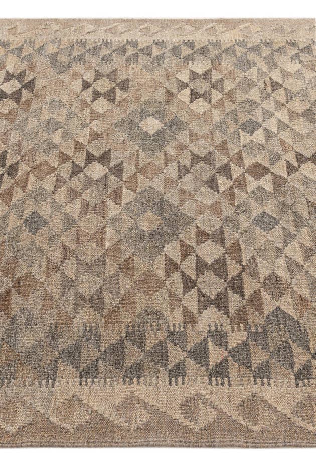 Detail image of 3' 10 x 5' 10 Hand Woven Kilim Maymana Wool Rug