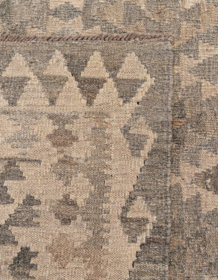 Detail image of 4' x 5' 11  Hand Woven Kilim Maymana Wool Rug