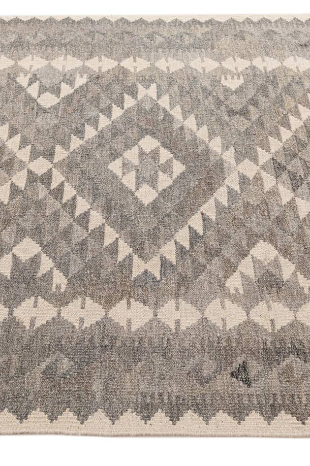 Detail image of 4' 1 x 5' 11 Hand Woven Kilim Maymana Wool Rug
