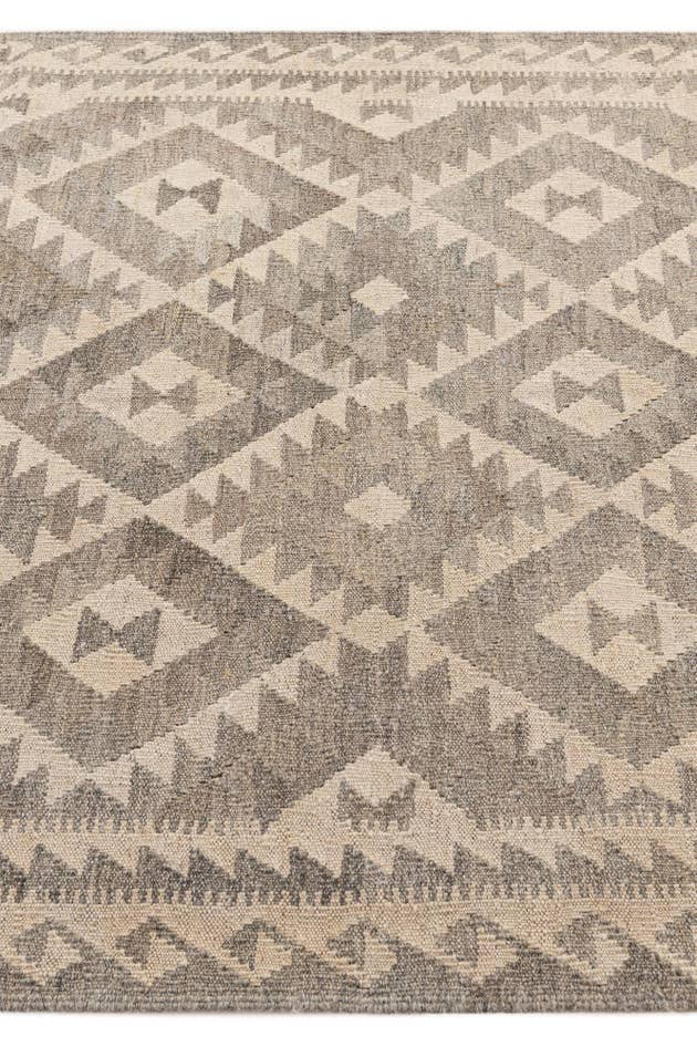 Detail image of 4' 1 x 6' 1 Hand Woven Kilim Maymana Wool Rug