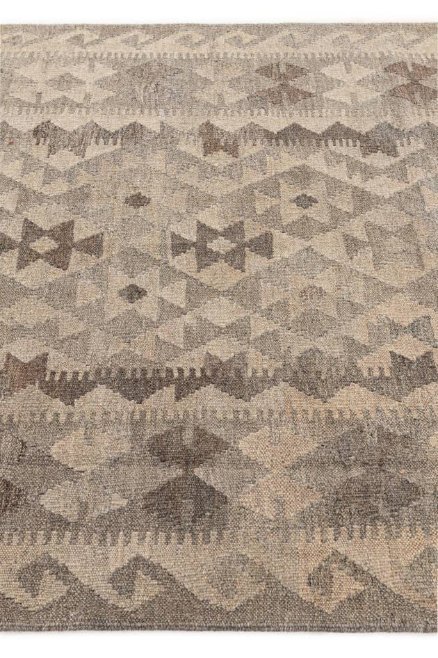 Detail image of 4' 1 x 6' 1 Hand Woven Kilim Maymana Wool Rug