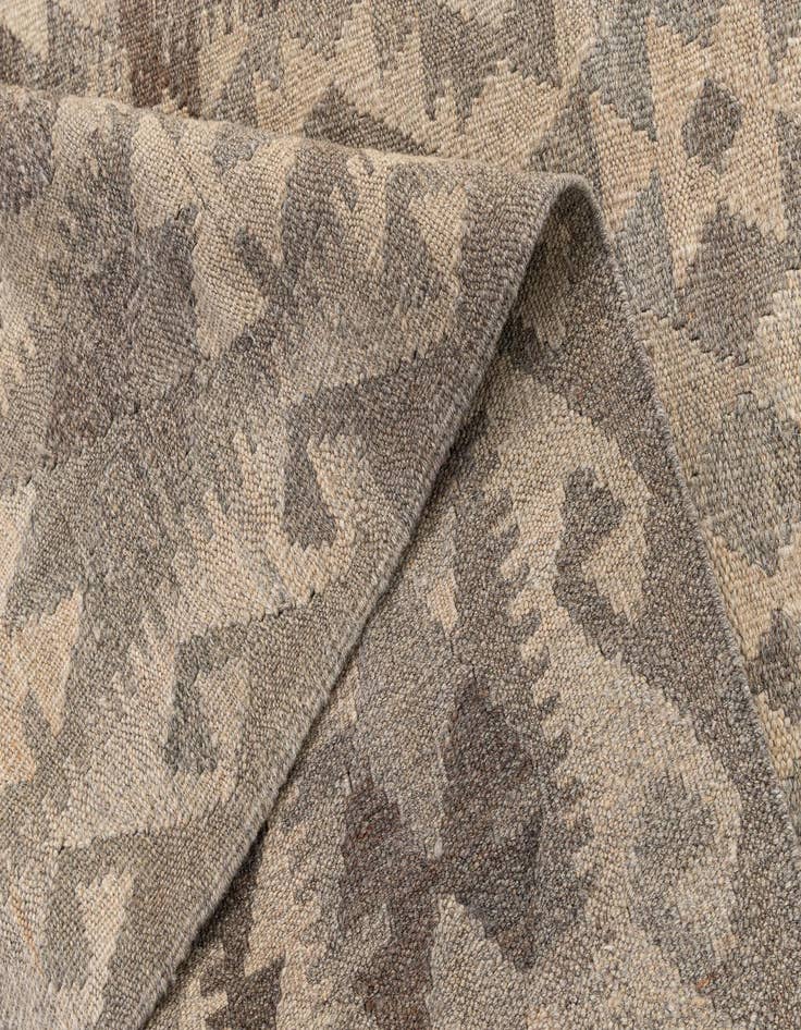 Detail image of 4' 1 x 6' 1  Hand Woven Kilim Maymana Wool Rug