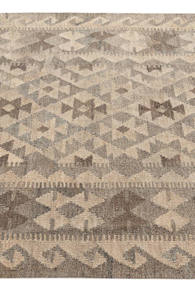 Detail image of 4' x 5' 11 Hand Woven Kilim Maymana Wool Rug