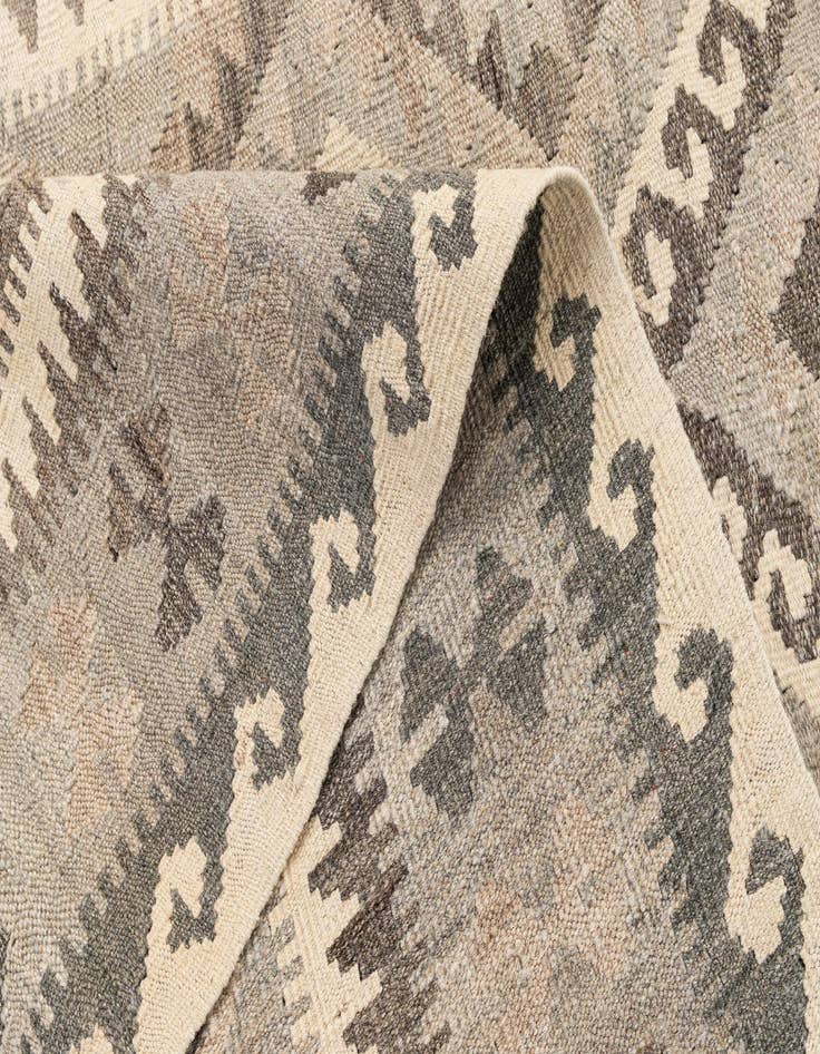 Detail image of 4' x 6' 1  Hand Woven Kilim Maymana Wool Rug