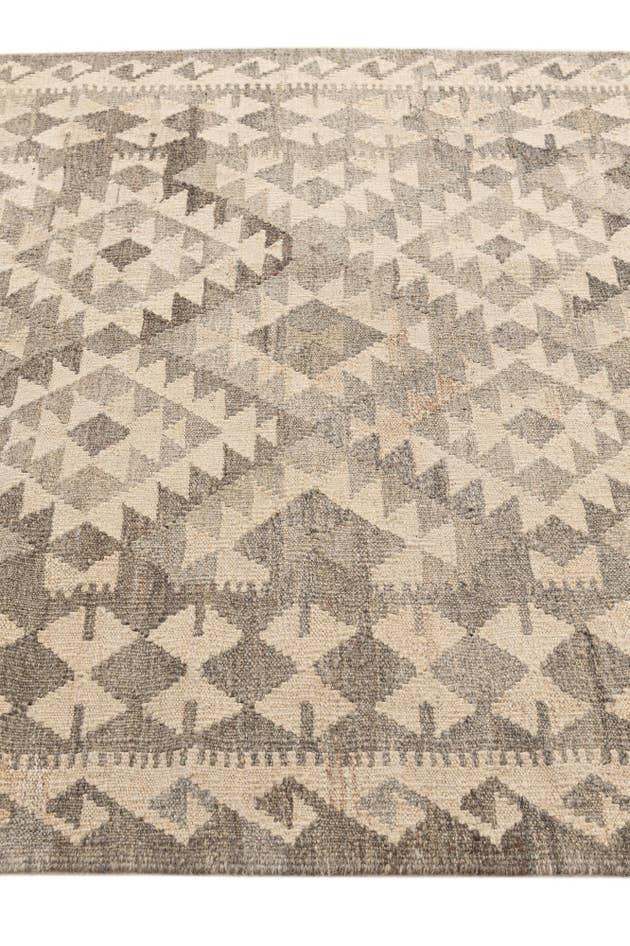 Detail image of 4' 2 x 6' Hand Woven Kilim Maymana Wool Rug