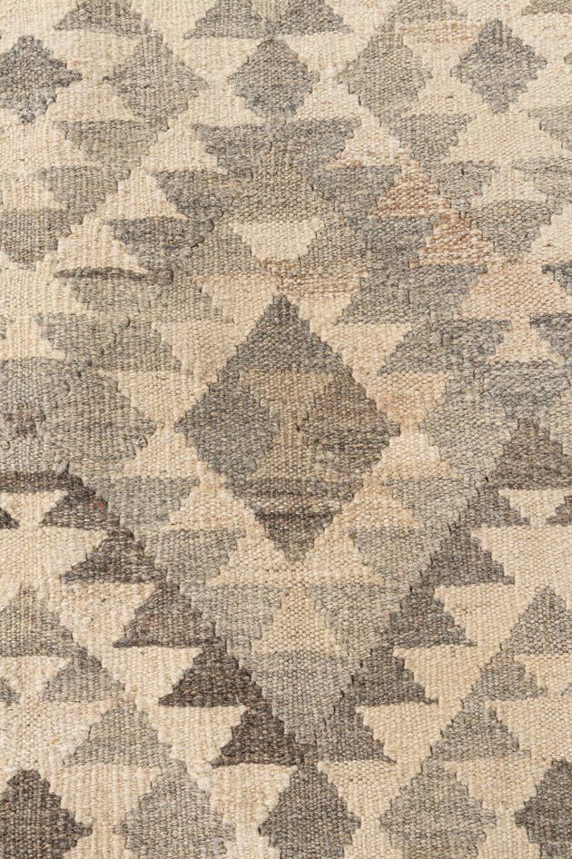 Detail image of 4' 2 x 6' Hand Woven Kilim Maymana Wool Rug