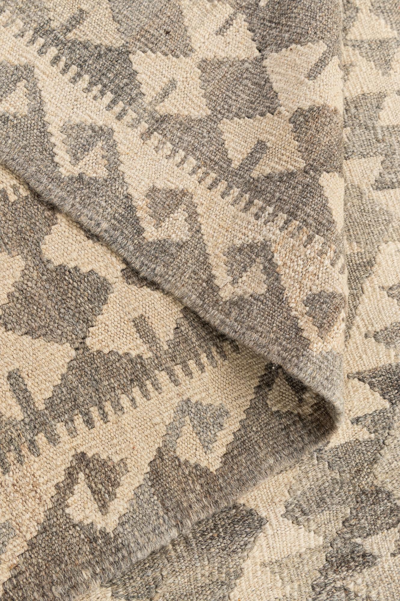 4' 2 x 6' Hand Woven Kilim Maymana Wool Rug