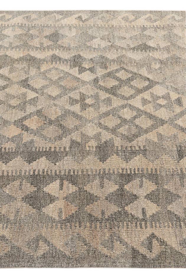 Detail image of 4' x 6' 1 Hand Woven Kilim Maymana Wool Rug