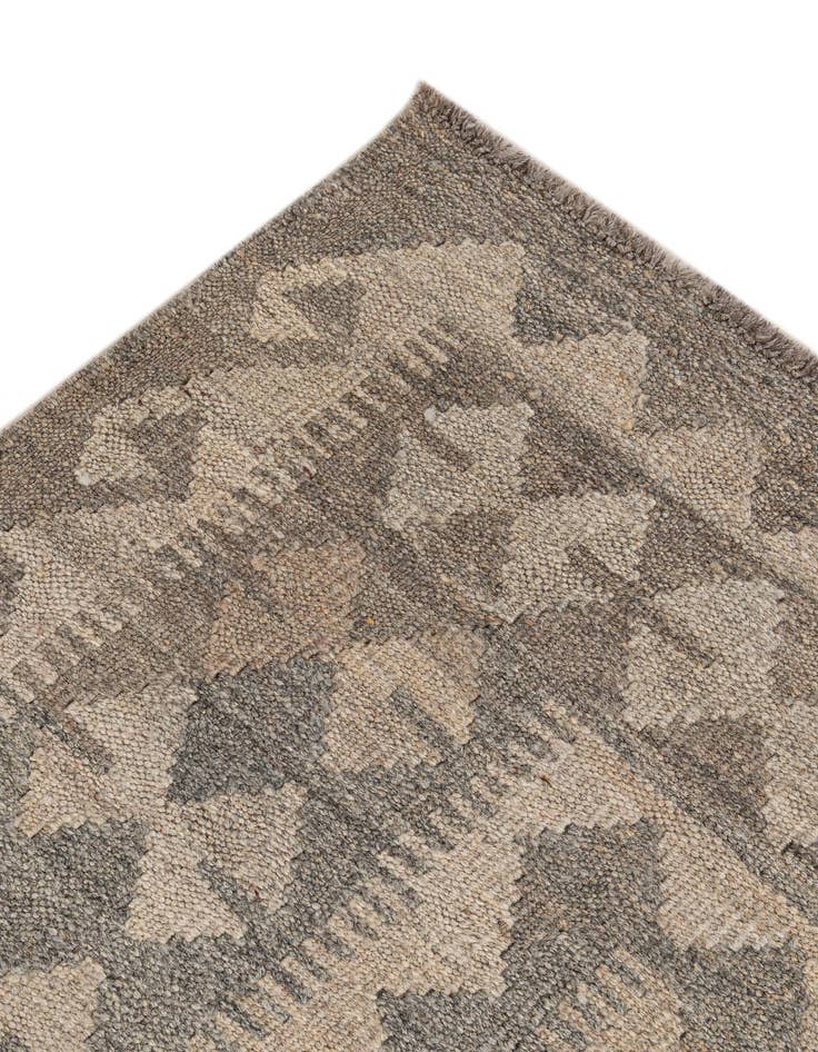 Detail image of 4' x 6' 1  Hand Woven Kilim Maymana Wool Rug