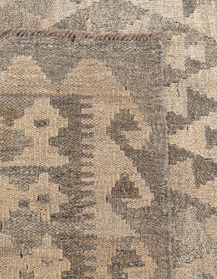 Detail image of 4' 1 x 6'  Hand Woven Kilim Maymana Wool Rug