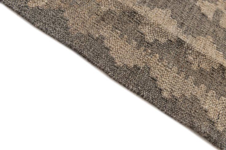 Detail image of 4' 1 x 6' 1 Hand Woven Kilim Maymana Wool Rug