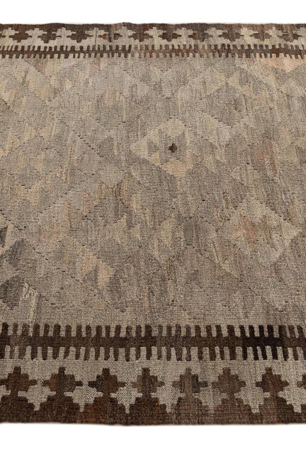 Detail image of 3' 10 x 6' Hand Woven Kilim Maymana Wool Rug