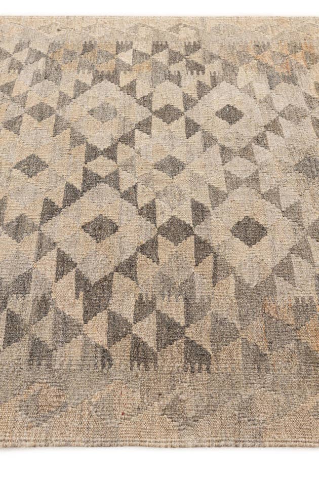 Detail image of 3' 10 x 6' Hand Woven Kilim Maymana Wool Rug