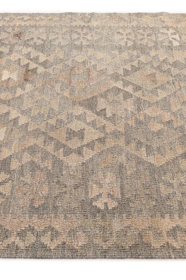 Detail image of 4' x 5' 11 Hand Woven Kilim Maymana Wool Rug