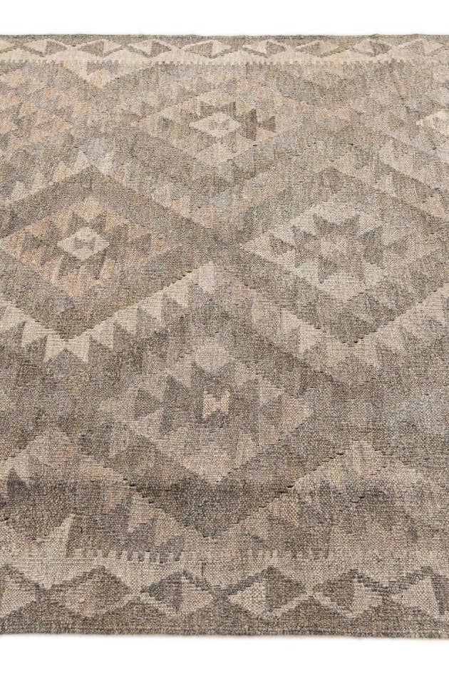 Detail image of 4' x 6' Hand Woven Kilim Maymana Wool Rug