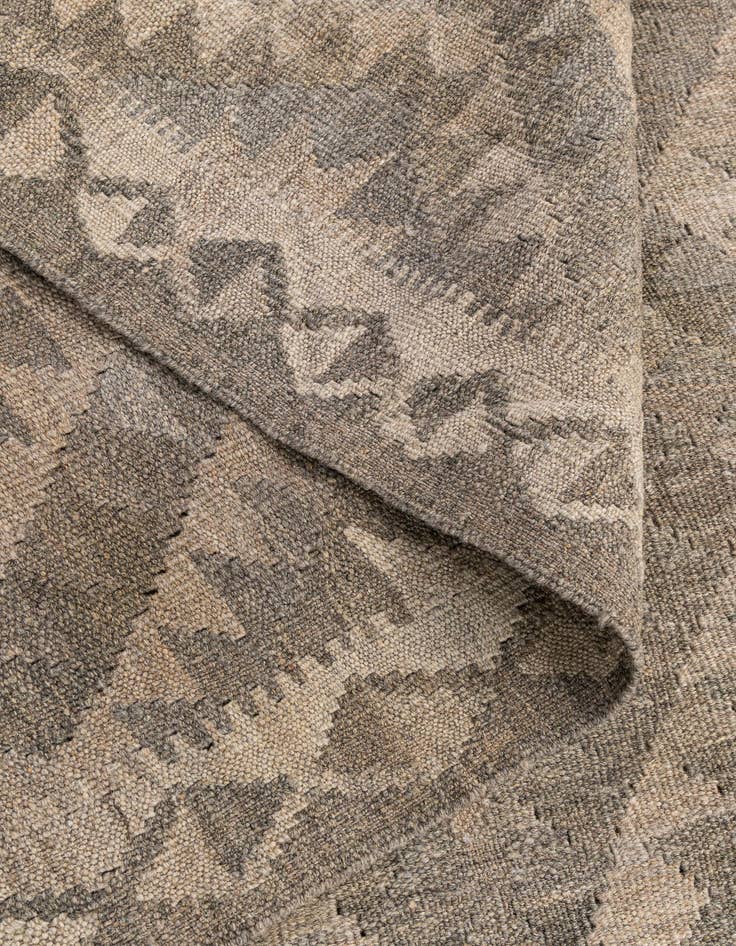 Detail image of 4' x 6'  Hand Woven Kilim Maymana Wool Rug