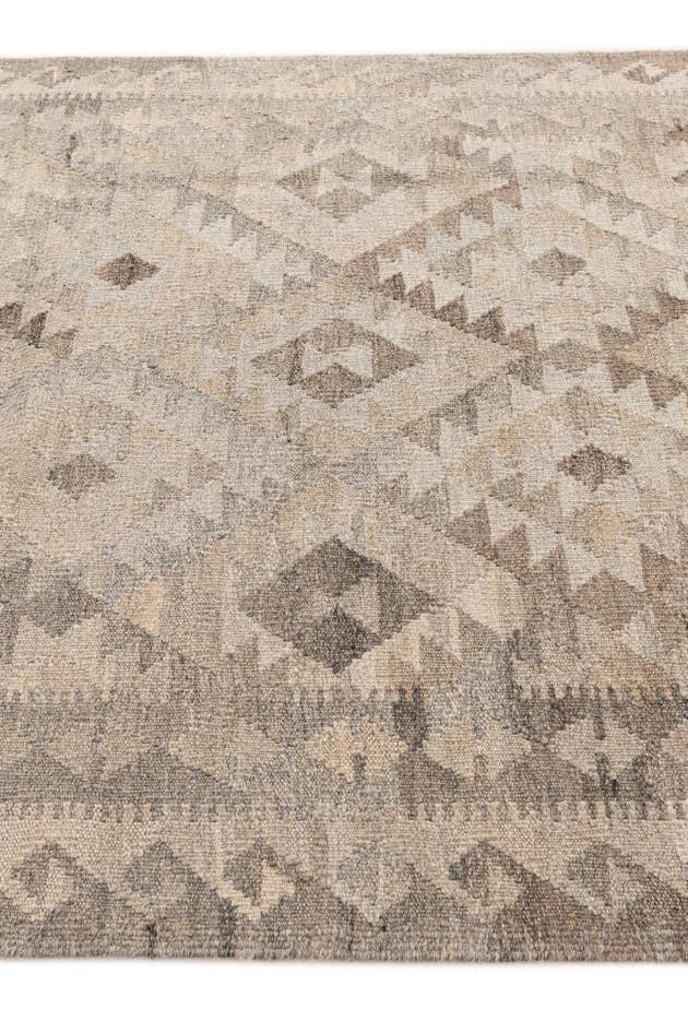 Detail image of 4' x 5' 9 Hand Woven Kilim Maymana Wool Rug