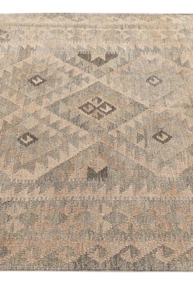Detail image of 4' x 6' 4 Hand Woven Kilim Maymana Wool Rug