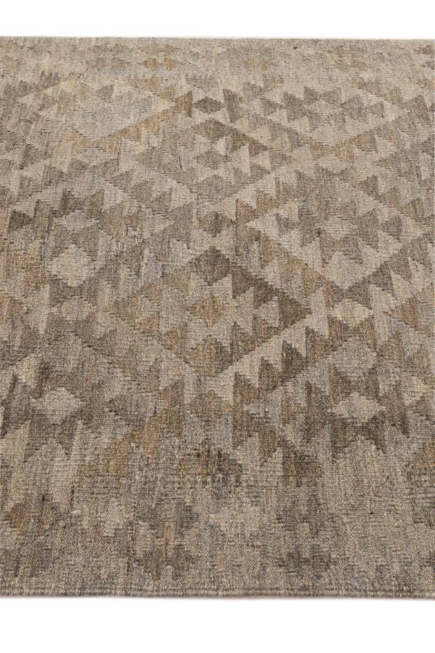 Detail image of 3' 10 x 6' 5 Hand Woven Kilim Maymana Wool Rug