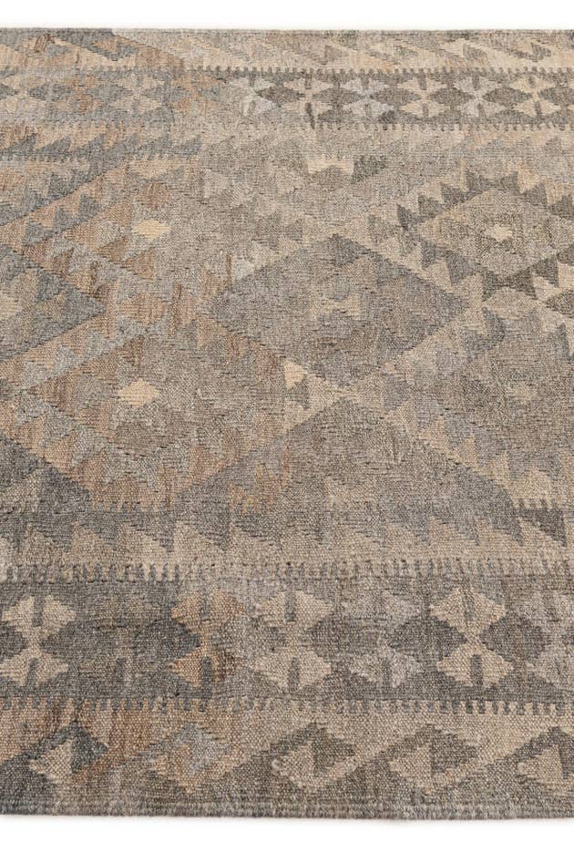 Detail image of 4' x 6' 6 Hand Woven Kilim Maymana Wool Rug