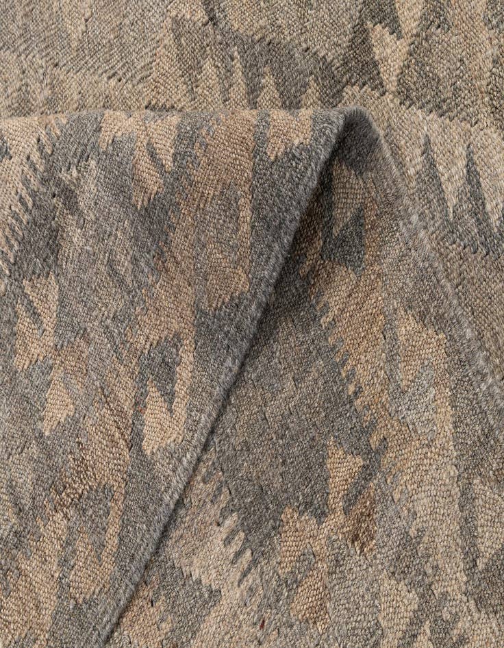 Detail image of 4' x 6' 6  Hand Woven Kilim Maymana Wool Rug