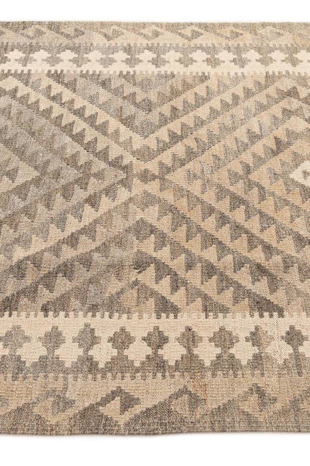 Detail image of 4' 1 x 6' 4 Hand Woven Kilim Maymana Wool Rug