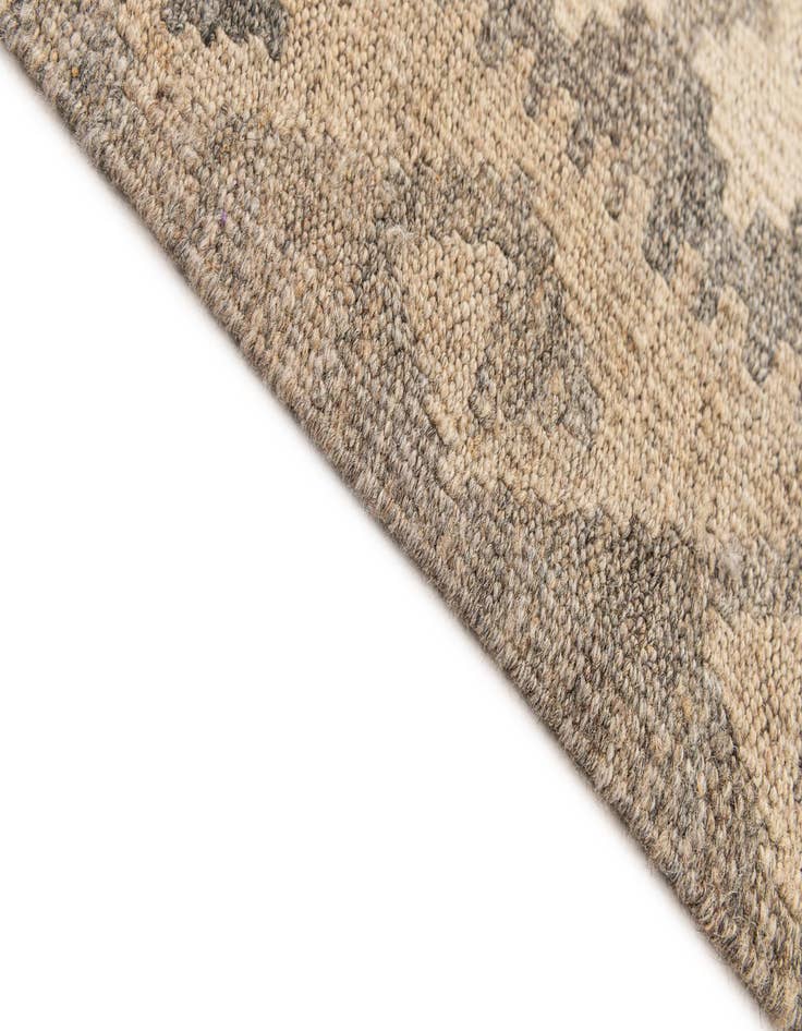 Detail image of 4' 1 x 6' 4  Hand Woven Kilim Maymana Wool Rug
