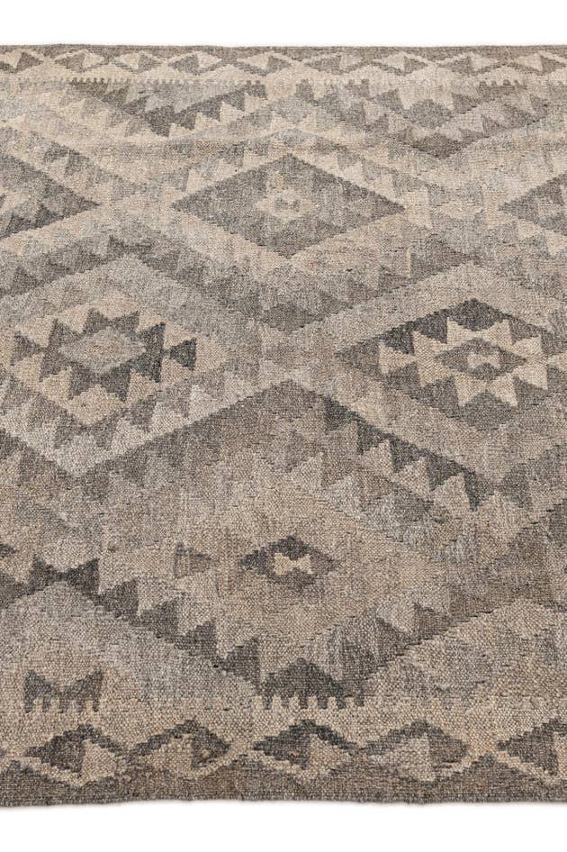 Detail image of 4' 1 x 6' 3 Hand Woven Kilim Maymana Wool Rug