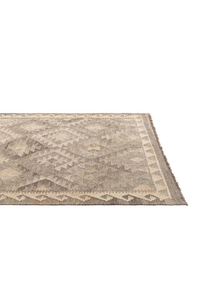 Detail image of 4' 3 x 5' 8 Hand Woven Kilim Maymana Wool Rug