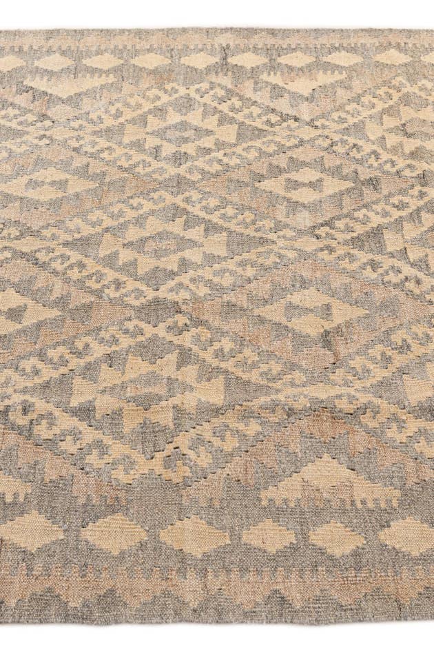 Detail image of 4' 3 x 5' 9 Hand Woven Kilim Maymana Wool Rug