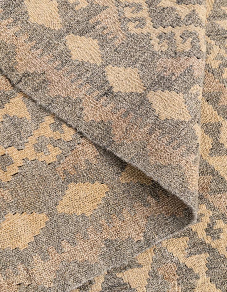 Detail image of 4' 3 x 5' 9  Hand Woven Kilim Maymana Wool Rug