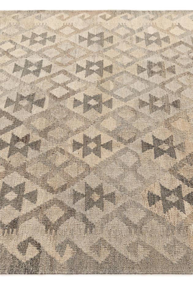 Detail image of 4' 3 x 6' Hand Woven Kilim Maymana Wool Rug