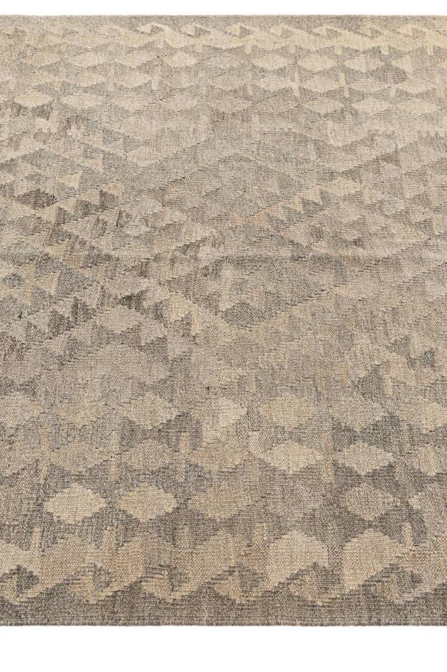 Detail image of 4' 5 x 6' Hand Woven Kilim Maymana Wool Rug