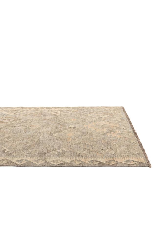 Detail image of 4' 4 x 6' 1 Hand Woven Kilim Maymana Wool Rug