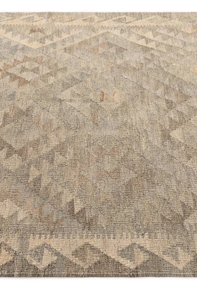 Detail image of 4' 4 x 6' 1 Hand Woven Kilim Maymana Wool Rug