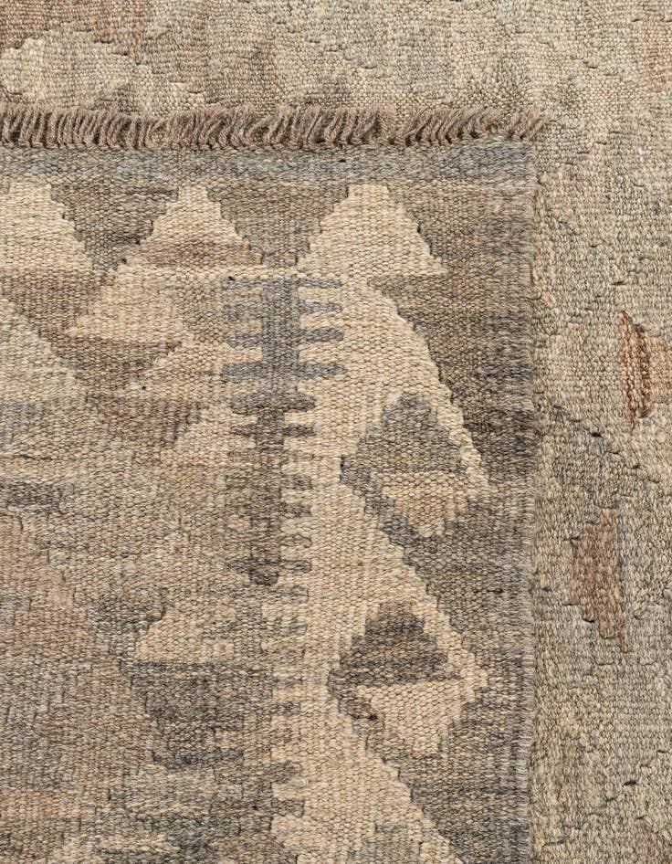 Detail image of 4' 4 x 6' 1  Hand Woven Kilim Maymana Wool Rug