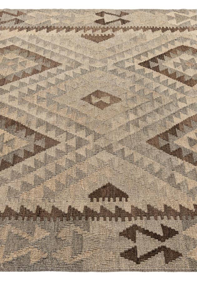 Detail image of 4' 2 x 5' 11 Hand Woven Kilim Maymana Wool Rug