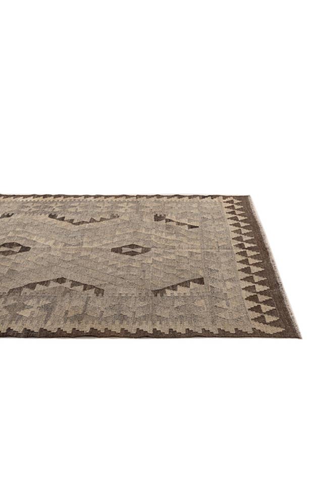 Detail image of 4' 4 x 6' Hand Woven Kilim Maymana Wool Rug