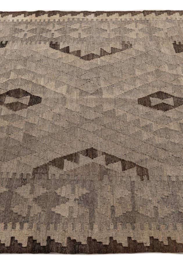 Detail image of 4' 4 x 6' Hand Woven Kilim Maymana Wool Rug
